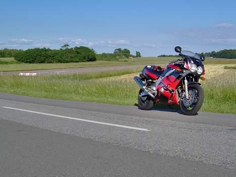 Yamaha FZR 600 - Gad da godt fyre den af, ud af landingsbanen billede 7