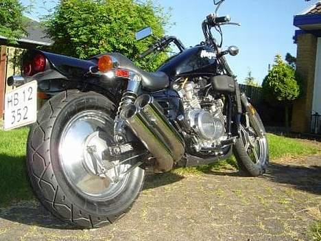 Honda Super Magna - Pladehjulet giver en "god røv" billede 4