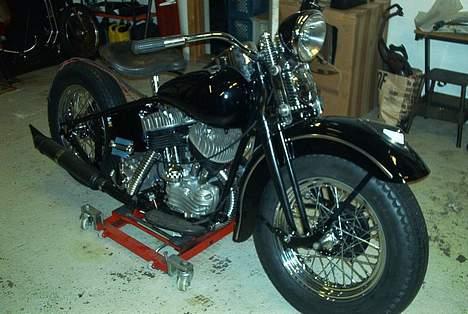 Harley Davidson Flathead - Så er der ikke langt igen, mangler lige bagskærmen og det sidste af ledningsnettet :) billede 19