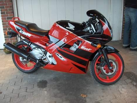 Honda CBR 600 f2 *** Solgt *** - 6. marts ´06, babys første dag i hendes nye hjem :) billede 1