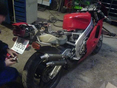 Suzuki RGV SOLGT billede 7