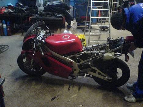 Suzuki RGV SOLGT billede 8