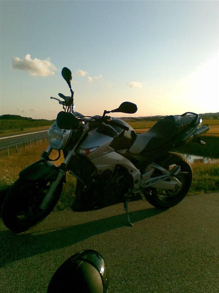 Suzuki GSR 600 billede 6
