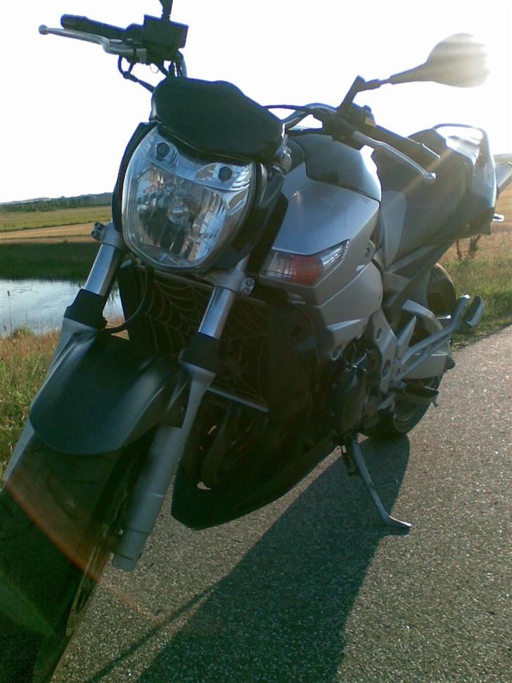 Suzuki GSR 600 billede 8