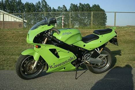 Kawasaki ZXR750 J *solgt* billede 2