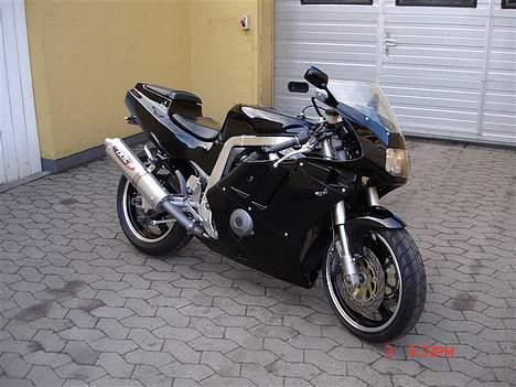 Suzuki GSXR 400 billede 2