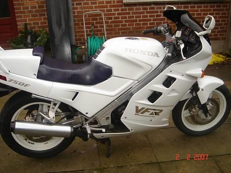 Honda vfr 750f rc 24 - afgiften på en 88 vfr ligger ca. på 20-25000 kr standen taget i betragtning billede 3