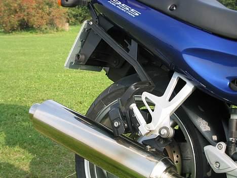 Triumph Sprint ST (solgt) - Taskerne låses fast på "stativet" som er rigtig nemt at demontere billede 7