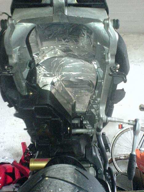 Honda CBR 600 RR (Solgt) - Varme beskyttelse i under train´en billede 10