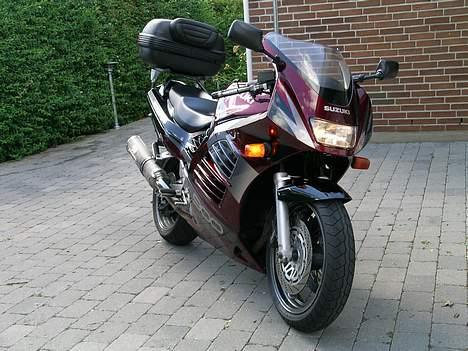 Suzuki Rf 900 R - Fruen er glad for ryglænet på langture billede 4