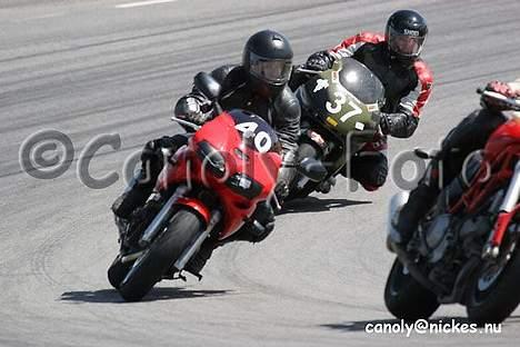 Honda CBR 600 F3 (bane) *SOLGT* - På Sturup Raceway - i skarp forfølgelse af en SV´er og en Duc. Monster- de blev begge overhalet 20 sekunder efter :o) billede 15