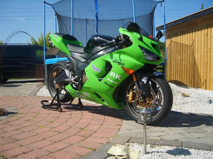 Kawasaki ZX6R 636 *SOLGT* - Lidt dele fra USA og lidt skruen her og der, så ser den sådan ud :0) billede 1
