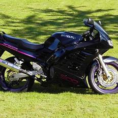 Suzuki RF 900 R