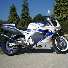 Yamaha FZR 1000  **SOLGT**