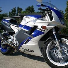 Yamaha FZR 1000  **SOLGT**