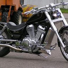 Suzuki vs 750 intruder