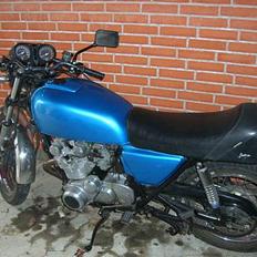 Suzuki gs 550