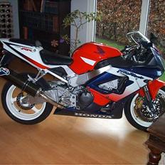Honda cbr 929 rr fireblade