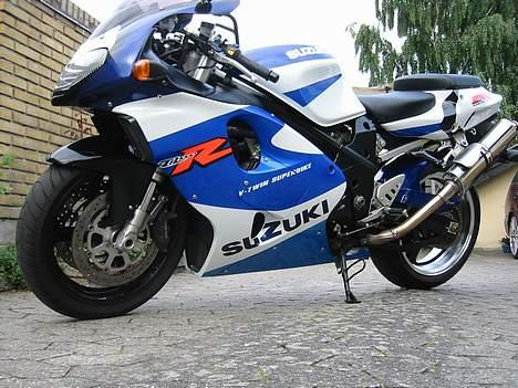 Suzuki TL1000R - Et pic forfra med sort stel. billede 6