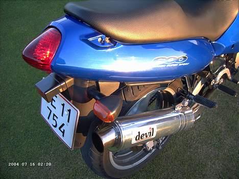 Suzuki GSX 600 F - til salg - Brum... Brum... ~ Denne potte lyder bare kanon, hør videoen og du er overbevist! - dog prutter den når gassen kommer af men med lidt øvelse kan man godt gøre sån ved gassen at den ikke gør har jeg fundet ud af. billede 10