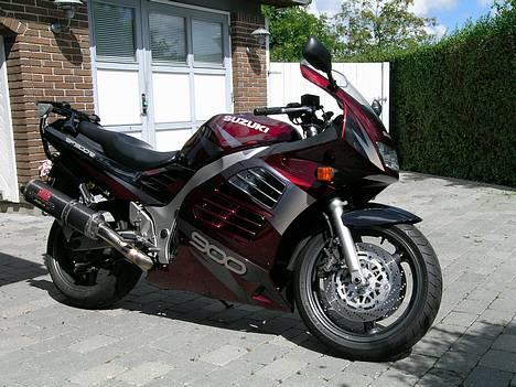 Suzuki Rf 900 R - Smuk som en drøm billede 11