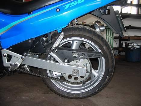 Suzuki Gsx 750 F - Bagsvinger monteret billede 11