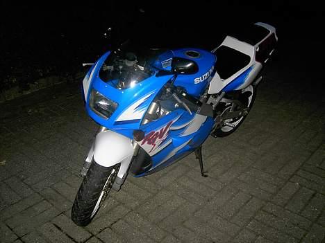 Suzuki RGV 250 (SOLGT) billede 1