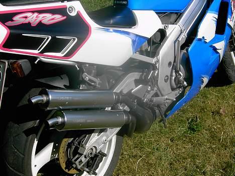 Suzuki RGV 250 (SOLGT) billede 3