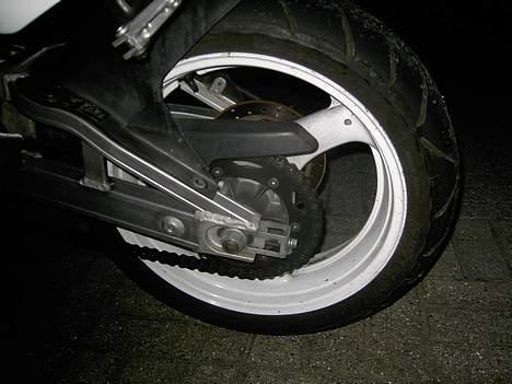 Suzuki RGV 250 (SOLGT) billede 4