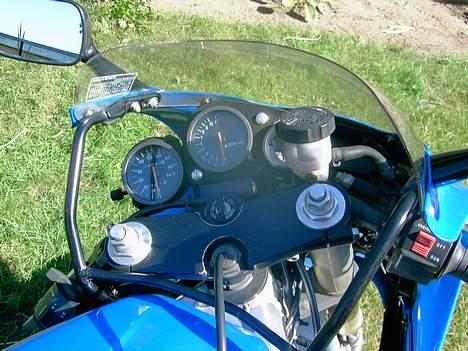 Suzuki RGV 250 (SOLGT) billede 10