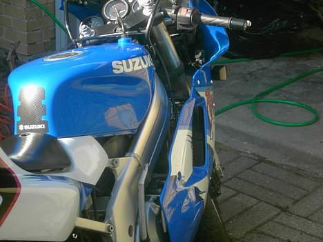 Suzuki RGV 250 (SOLGT) billede 11