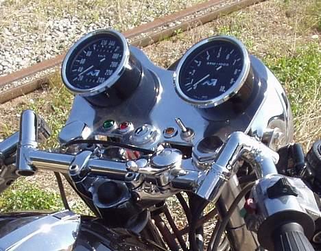 Norton Commando Interstate Mk3 - Hjemmedesignet Converta Clock bracket, udskåret på vandskæreren i 5mm aluminium billede 3