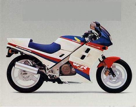 Honda VFR750 RC24 Interceptor billede 2