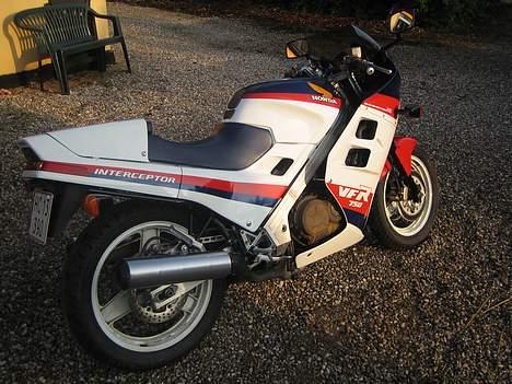Honda VFR750 RC24 Interceptor billede 4