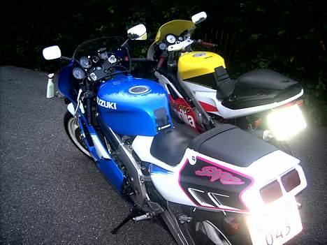 Suzuki RGV 250 (SOLGT) billede 16