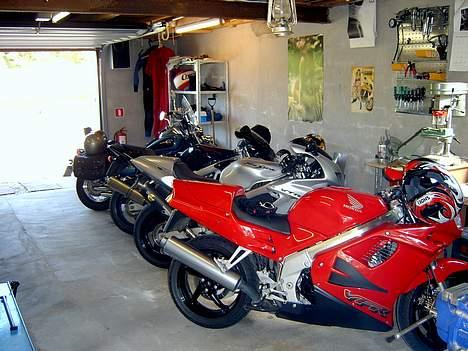 Honda VFR 750 F (Vejle) - aaah hvorfor ser mit værksted ikke altid sådan ud  ;-) billede 13