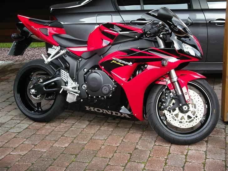 Honda CBR 1000RR StreetBlade - Ud med den 4-hjulede og ind med den 2-hjulede billede 1