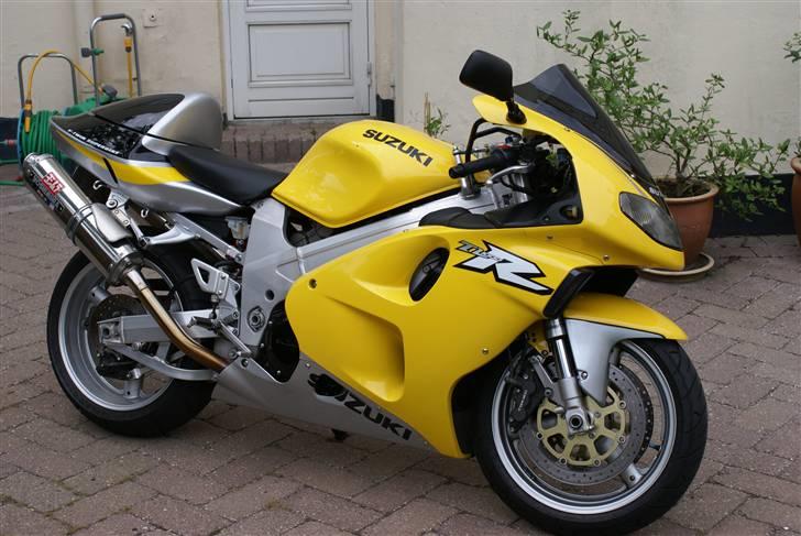 Suzuki TL1000R SOLGT - Hjemme i gårdhaven 1 billede 1