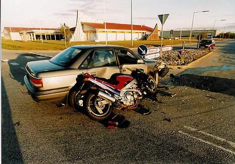 Aprilia RSV 1000 Mille "SOLGT" - Kedeligt møde med en Mazda 626 billede 19