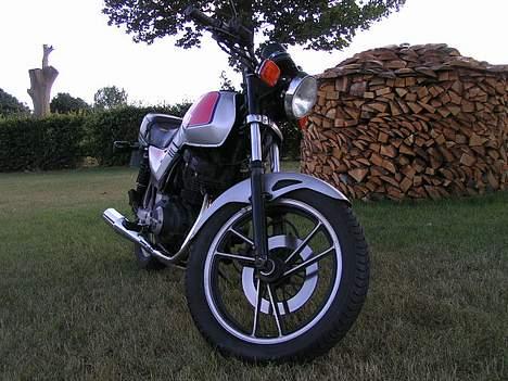 Suzuki GSX 250 ES [SOLGT] billede 2