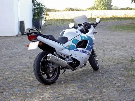 Suzuki GSX600F  SOLGT - Nyeste billed af min mc en tidlig mogen i juli inden jeg skal på arbejde billede 1