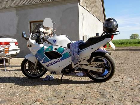 Suzuki GSX600F  SOLGT - Har lige været ude og køre min første tur efter den har stået i vinter hi billede 2