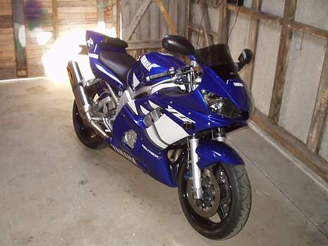 Yamaha R6 billede 3