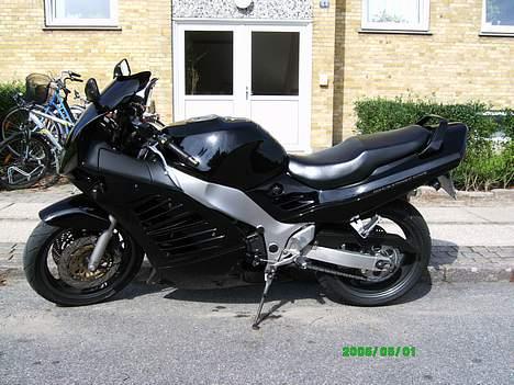 Suzuki RF 900 R billede 2
