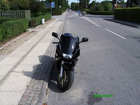 Suzuki RF 900 R billede 4