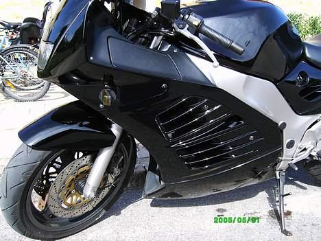 Suzuki RF 900 R billede 5