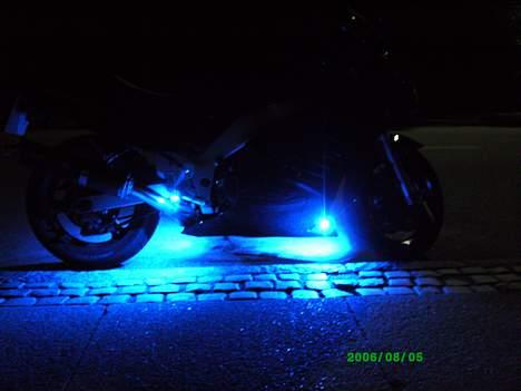 Suzuki RF 900 R billede 9