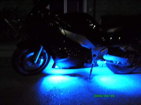 Suzuki RF 900 R billede 11