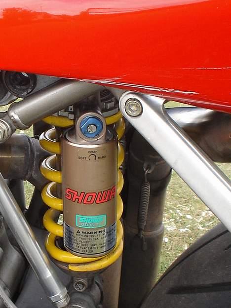 Ducati 748s solgt - Showa bag   "S" Det er ikke ridse men voks som ikke er tørret ordenligt væk billede 10