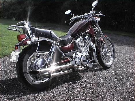 Suzuki intruder vs 750 (solgt) - Er der nogen der kan se at den har 20 år på bagen????? billede 1